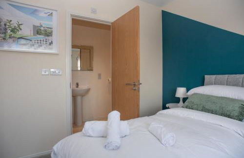 Cosy townhouse, new build, 5 bedrooms, Sleeps 8, Free Parking - Foto 24