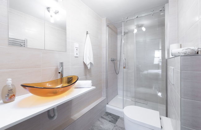 Spacious 2-level apart National Theatre - Foto 25