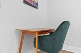 Mid-Century Modern Retreat by Coffee, Food + Shops - Foto 22