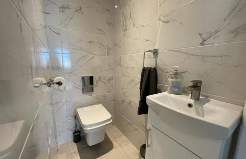 Dassia-Rural Bungalow, Dog Friendly with Hot Tub Near Gurnard - Foto 31