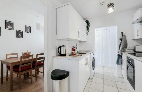 4 Bed House - Sleeps 8 - Garden Pets Wifi - Foto 18