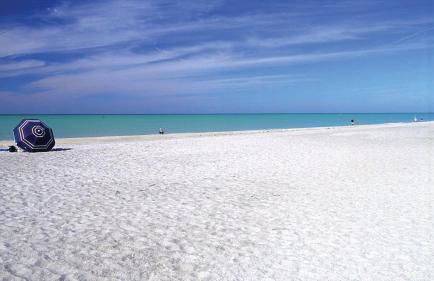 Pet friendly, Heated Pool, close to many beaches, monthly New Vacation Villa - Foto 40