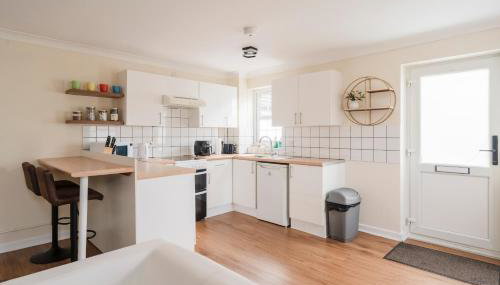 Ely Stays Flat 1 - Photo 5, stove, toaster, minibar