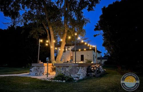 Historic 1868 Farmhouse Kettle Moraine Getaway - Foto 5