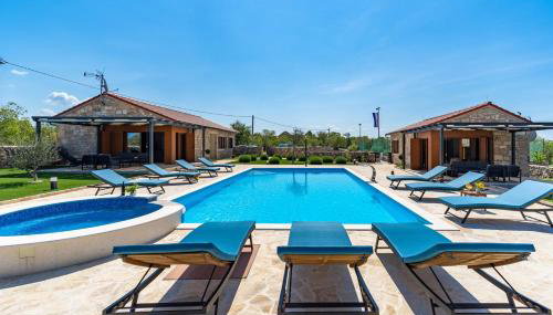 Promina luxury villa with 72sqm Heated Pool, Jacuzzi, Infrared Sauna, Tennis court, Media room - Foto 2