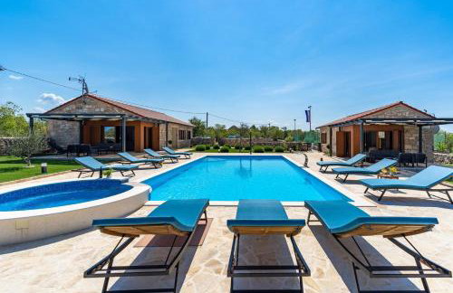 Promina luxury villa with 72sqm Heated Pool, Jacuzzi, Infrared Sauna, Tennis court, Media room - Foto 2