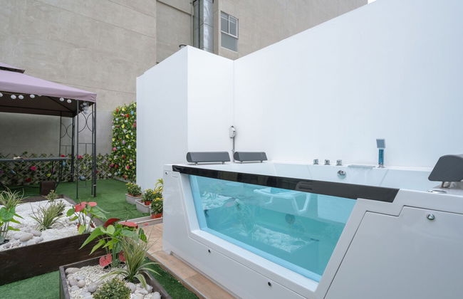GLOBALSTAY. Modern 2BR Penthouse. Outdoor Jacuzzi, BBQ - Photo 21
