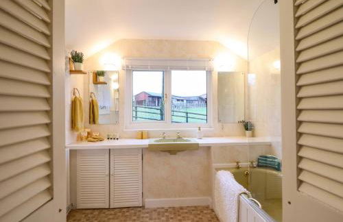 Bryn Y Garreg Cottage - The Wireless Tech Free Farm - Photo 21