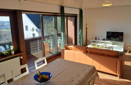 Apartment in Hanglage mit Garten und Balkon - Foto 6