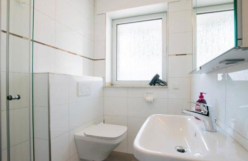 Tolstov House - Freistehendes 9 Zimmer Haus mit großem Garten - Photo 31