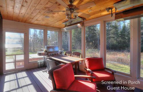 Gingerbread House on Mooselookmeguntic Lake - Foto 24