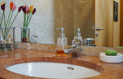 Lisbon Oriente River View w/ Balcony&Garage - Photo 25