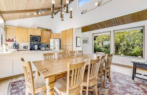 Urban Escape Compound - Photo 5