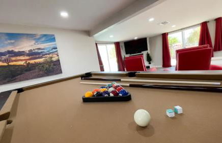 Private Home - Heated Pool, Billiards, Darts, Foosball, Fireplace, 5 Smart TVs, BBQ, Cotton Bedding - The Saguaro Sanctuary, Pool Heat Optional - Foto 24