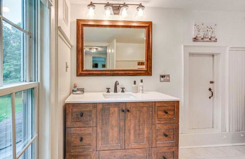 Historic Farmhouse Near Mountains and Colleges! - Foto 19