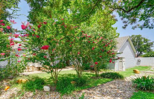 Granbury Home with Fire Pit, Walk to The Square! - Foto 28