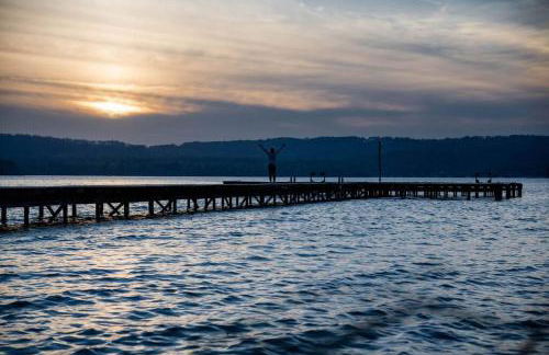 Rustic Chic Alabama Cabin w Loft Fire Pit Pet Friendly Fenced Yard Lake Guntersville - Coco Chateau - Foto 62