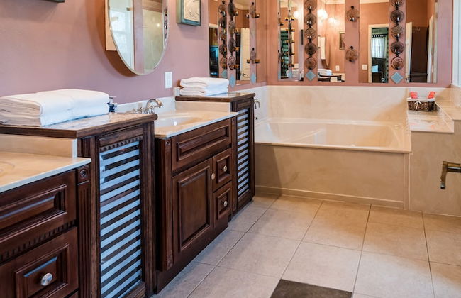 Chic Renovated Oasis: Disney & Universal Nearby 4 Bedroom Home by RedAwning - Foto 23