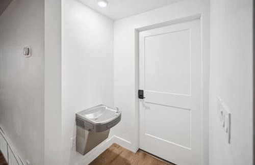 Luxe Family Retreat with Private Pickleball a Large Swim Spa indoor Movie Theatre 2 Outdoor Firepits a Home Gym and more - Foto 26