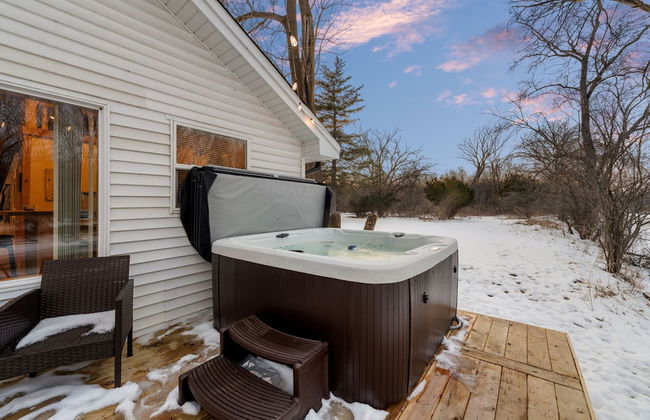 Cozy 3BR Cabin With Hot Tub on Nippersink Creek - Foto 34