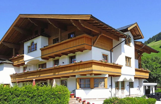 Apartment in Filzmoos Near Ski Amade - Photo 3