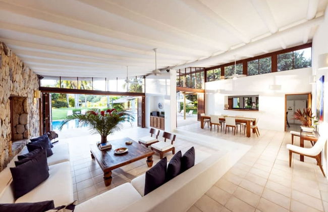 w Spacious 5BR Villa at Mesa de Yeguas - Photo 6