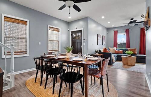 Hot Tub N64 Mins to Downtown Sleeps 8 - Foto 5