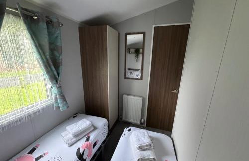 Haggerston Castle - Caravan - Sleeps 6 - Parking - Foto 25