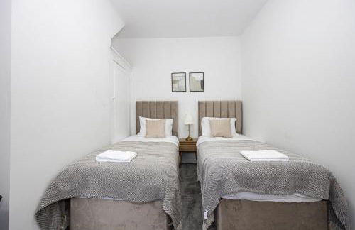 Modern 3BR House in Manchester, Ideal for Families, Sleeps 7 - Foto 9