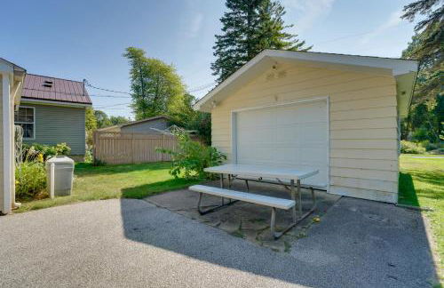 Walk to Beach Access! Chic Port Austin Studio - Foto 22