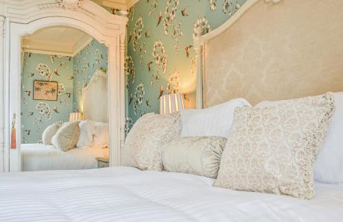 The Town House at Muntham- Luxury Holiday Home with Hot Tub - Photo 55