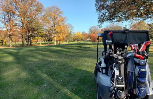 The Akron Retreat: Modern 3-Bedroom Oasis - Foto 48