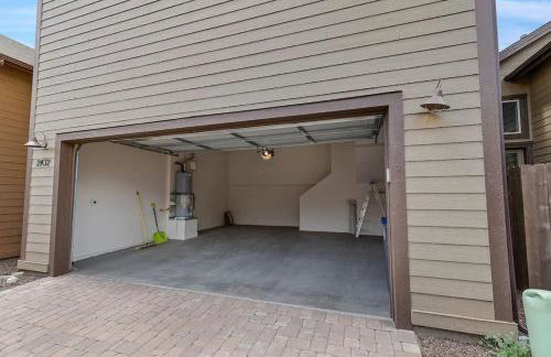 Flagstaff 3BR Cozy Retreat w Fireplace & BBQ - Foto 27