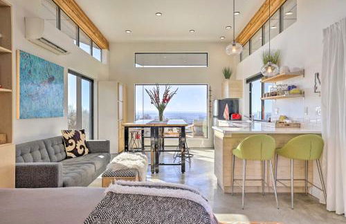 Luxe, Modern Studio with Sweeping City Views! - Foto 28