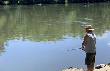 The Perch - Riverfront, Starlinks WiFi & Hot Tub - Photo 21