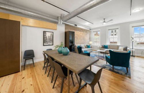 Huge Retrea w Rooftop Deck Stay At Farmers Market - Foto 6