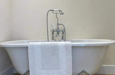 Charming Country Cottage with Lovely Views - Foto 10