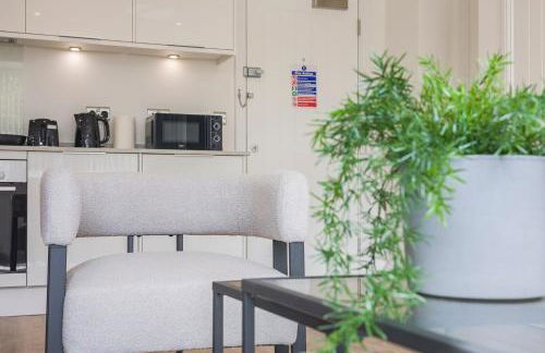 Modern 1BR Flat Gravesend with Parking Sleeps 2 - Foto 9