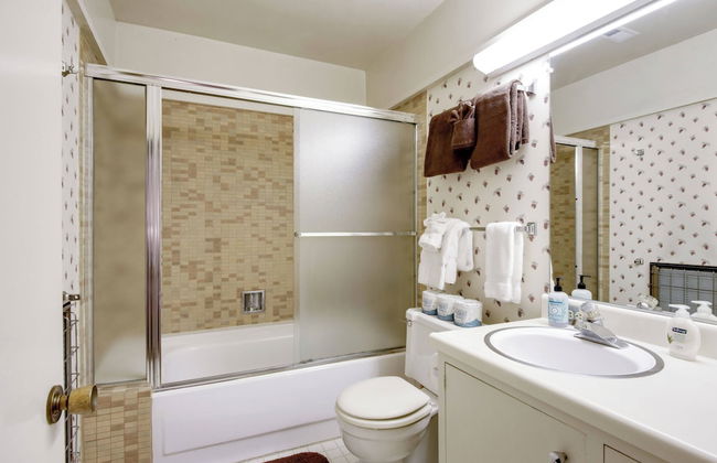 Waters Edge Escape Patio w/ Bbq, Near Beach - Foto 13