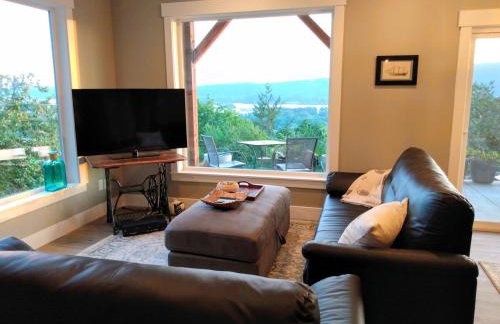 River & Garden View Suite of Kalama Oaks Lodge - Photo 12