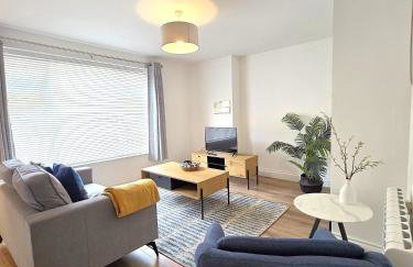 Stunning One Bed Flat at Dawe Luxury Suites - An Entire Apartment near Ely Cathedral & Train Station - The Perfect Base to Explore Ely, Cambridge, Norfolk & London - 2 Guests Max - Photo 1