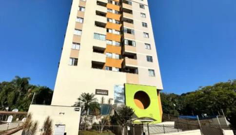 Apartamento em região central e perto da rodovia - Foto 1