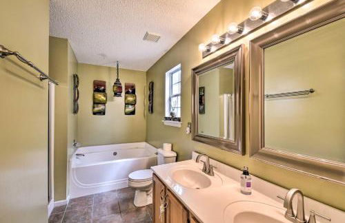 Hampton Home with Fireplace and Close to Beaches! - Foto 15