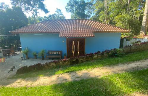 Casa de campo com muito verde e paz, 2 quartos, Wi-Fi, churrasqueira, deck, trilha - Foto 1