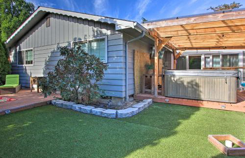 Hot Tub and Theater Room Tropical Springfield Home - Foto 32