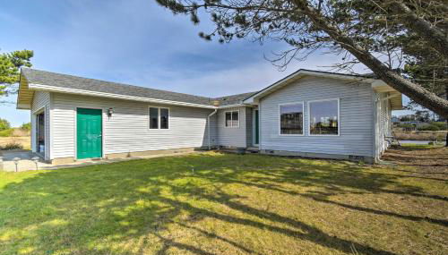 Pet-Friendly Ocean Park Home with Decks and View! - Foto 3