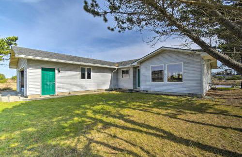 Pet-Friendly Ocean Park Home with Decks and View! - Foto 3