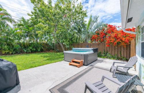 Ventur Tropical w Hot Tub Close to Beach - Photo 17