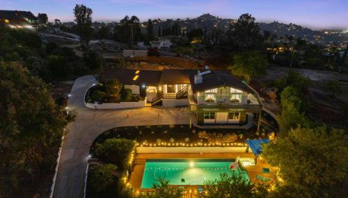 Entire Private Home with 4 Bedrooms 3 Bathrooms, Big Yard, View, , King Bed, 10 Parking, Available Now - Foto 4