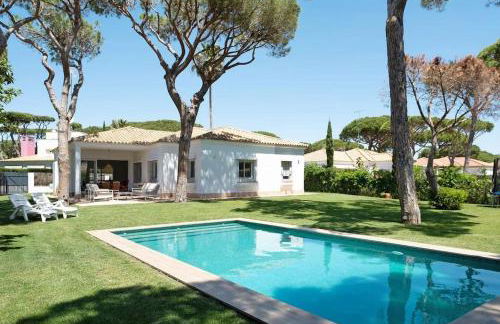 Villa Escocia, entre pinares y a pie de playa - Foto 1